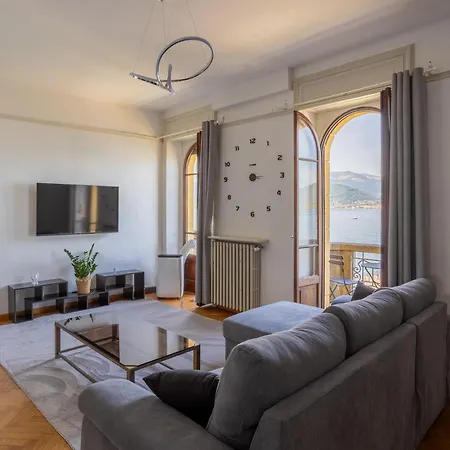 Prestige Lakeview Historic Center * Stresa